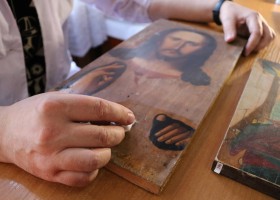 Одеські фахівці відреставрували картини й ікони в Татарбунарському історико-краєзнавчому музеї