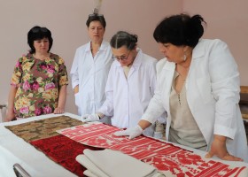 Завершена реставрація музейних предметів з тканини в Качанівці