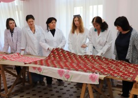 Художники-реставратори відділу реставрації творів з тканини та шкіри врятували музейні цінності Качанівки