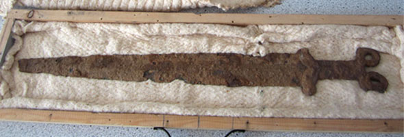 Національний науково-дослідний реставраційний центр України передав два унікальні древні мечі на дослідження в Інститут електрозварювання імені Євгена Патона